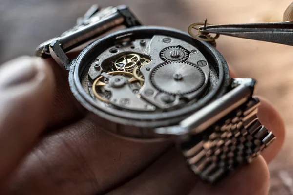 Watchmaker Repairing Wristwatch Mechanical Watch — Stock Photo, Image