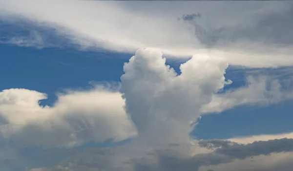 Heart shaped cloud, clouds in the sky