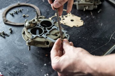 Makine parçalarının özel araçlarla onarım süreci