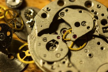 Mekanik saat tamiri, saatçi atölyesi.