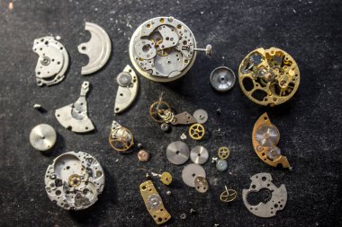 Saatçinin atölyesi, mekanik saat tamiri.