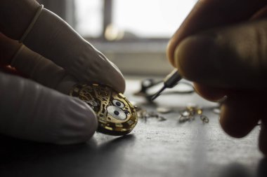 The process of repair of mechanical watches