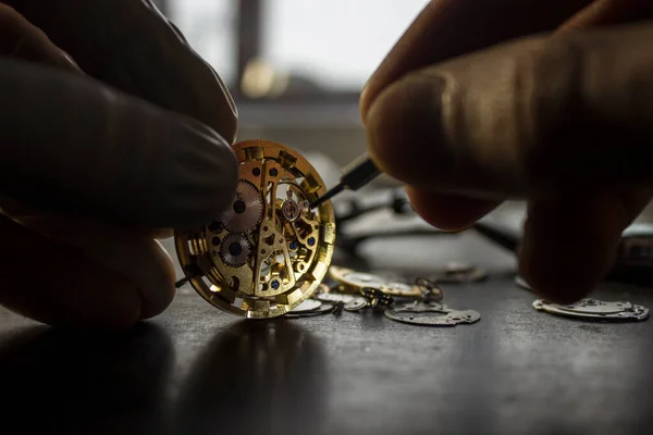 The process of repair of mechanical watches