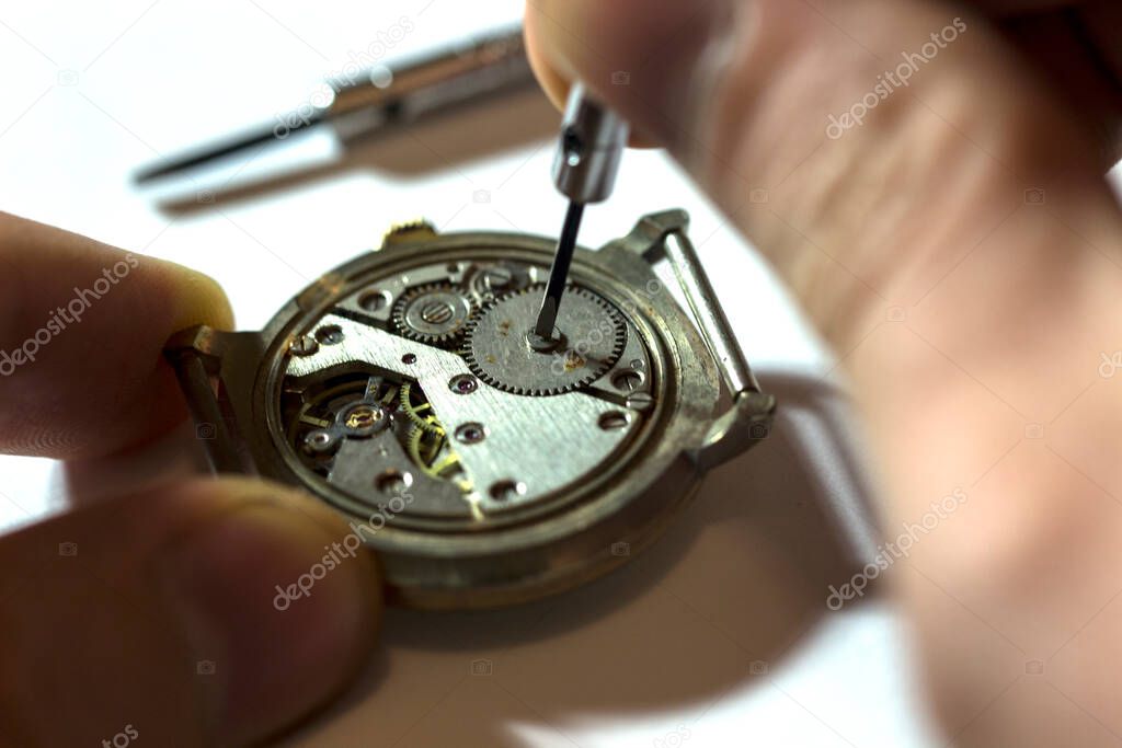 The process of repair mechanical watches