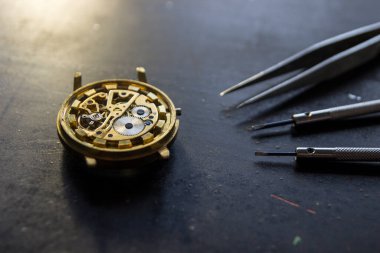 The process of repair of mechanical watches
