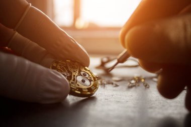 The process of repair of mechanical watches