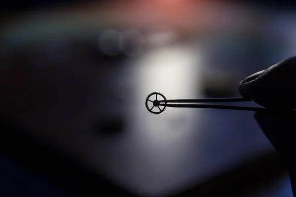 Watchmaker Repairing Mechanical Watches Gear — Stock Photo, Image