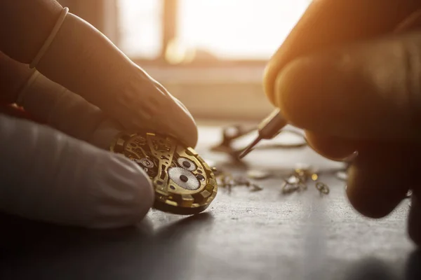 Proceso Reparación Relojes Mecánicos —  Fotos de Stock