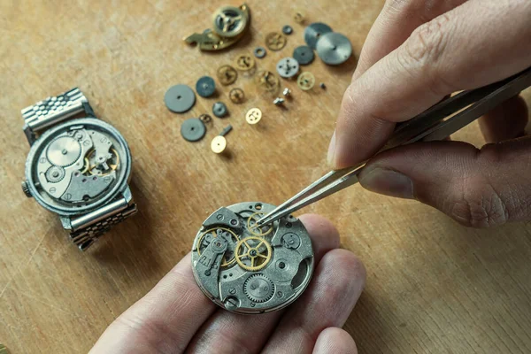Réparation Montres Mécaniques Atelier Horloger — Photo