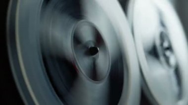 Makara film kaseti klasik profesyonel bir oyuncuda dönüyor. Eski okul ekipmanları