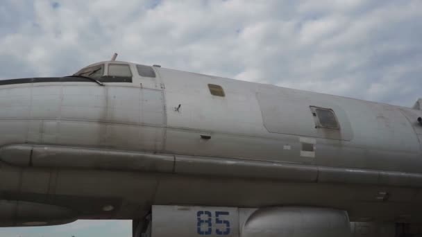 Bombardero en un aeropuerto militar, base militar — Vídeos de Stock