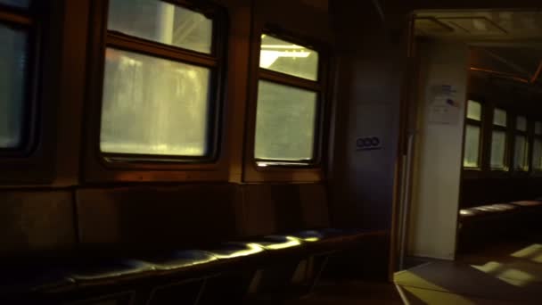 Carruagem de trem vazia à noite — Vídeo de Stock