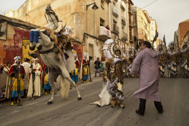 Alcoy, Alicante, İspanya. 22 Nisan 2017. Festival Moors ve Hıristiyanlar. Şehir Merkezi aracılığıyla Mart.