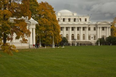 Saint-Petersburg, Russia.15 Ekim 2017. Elagin Adası St. Petersburg'Elagin Sarayı'nın sayısı.