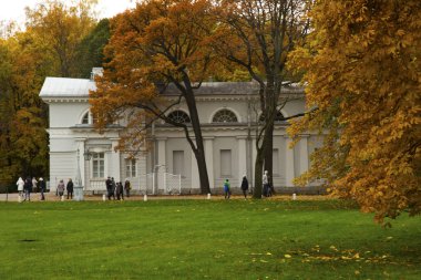 Saint-Petersburg, Russia.15 Ekim 2017. Elagin Palace St. Petersburg Elagin adada pavyonlar görünümünü.