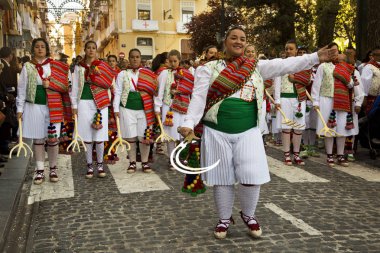 Alcoy, Alicante, İspanya. 23 Nisan 2017. Festival Moors ve Hıristiyanlar. Şehir Merkezi aracılığıyla Mart.