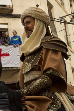 Alcoy, Alicante, İspanya. 22 Nisan 2017. Festival Moors ve Hıristiyanlar. Şehir Merkezi aracılığıyla Mart.