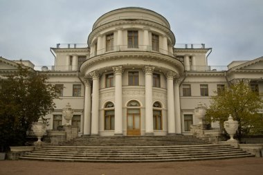 Saint-Petersburg, Russia.15 Ekim 2017. Elagin Palace St. Petersburg Elagin adada görünümünü.