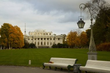 Saint-Petersburg, Russia.15 Ekim 2017. Elagin Palace St. Petersburg Elagin adada görünümünü.