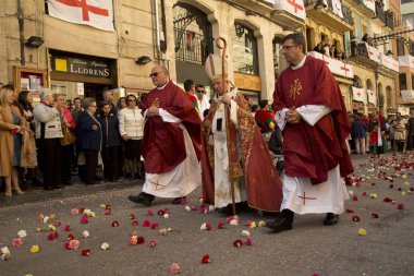 Alcoy, Alicante, İspanya. 23 Nisan 2017. Festival Moors ve Hıristiyanlar. Şehir Merkezi aracılığıyla Mart.
