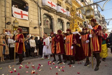 Alcoy, Alicante, İspanya. 23 Nisan 2017. Festival Moors ve Hıristiyanlar. Şehir Merkezi aracılığıyla Mart.