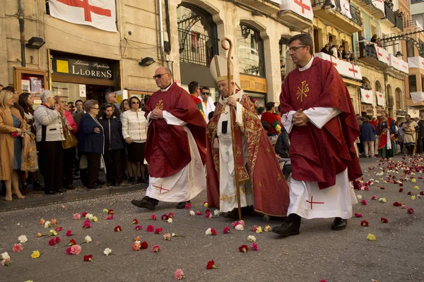 Alcoy, Alicante, İspanya. 23 Nisan 2017. Festival Moors ve Hıristiyanlar. Şehir Merkezi aracılığıyla Mart.