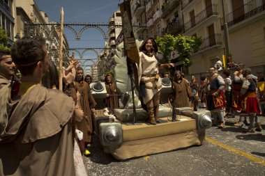 Alcoy, Alicante, İspanya. 22 Nisan 2017. Festival Moors ve Hıristiyanlar. Şehir Merkezi aracılığıyla Mart.