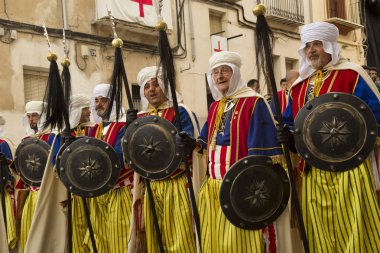 Alcoy, Alicante, İspanya. 22 Nisan 2017. Festival Moors ve Hıristiyanlar. Şehir Merkezi aracılığıyla Mart.