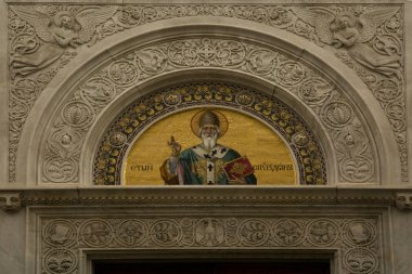 Trieste, İtalya, 31 Aralık 2017. Trieste, İtalya, Aziz Spiridon kilise cephesinde Murano cam Mozaik.