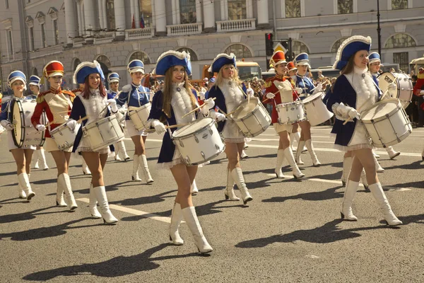 圣彼得堡 俄罗斯 2018年5月27日 俄罗斯圣彼得堡城市日 沿涅夫斯基前景的服装游行 — 图库照片