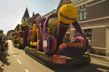 Sassenheim, Hollanda, 21 Nisan 2018. Çiçek Geçidi, Bloemencorso. 