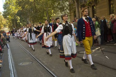 Stuttgart, Almanya, 30 Eylül 2018. Stuttgart'ta Volksfest. Şehir merkezinden geçen yürüyüş.