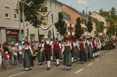 Ludwigsburg, Almanya , 10 Haziran 2018. At pazarı (Pferdemarkt). Ludwigsburg şehir merkezinde kostüm geçit töreni, Almanya.