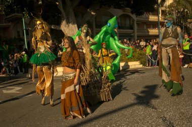 MENTON, FRANCE, 24 Şubat 2019. Menton, Fransa 'daki Limon Festivali' nin geleneksel karnaval geçidi..