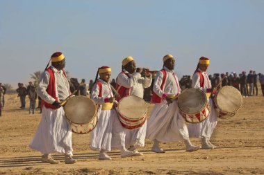 DOUZ, TUNISIA. 23 Aralık 2018 'de. Douz, Tunus 'ta Sahra Festivali.
