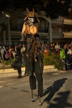 MENTON, FRANCE, 24 Şubat 2019. Menton, Fransa 'daki Limon Festivali' nin geleneksel karnaval geçidi..