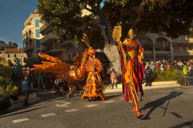 MENTON, FRANCE, 24 Şubat 2019. Menton, Fransa 'daki Limon Festivali' nin geleneksel karnaval geçidi..