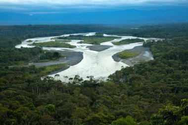 Banos, Ekvador 'a yakın nehir manzarası.