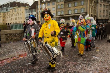 BASEL, SWitzerland, 11 Mart 2019. İsviçre, Basel 'deki geleneksel karnaval maskeleri geçit töreni..