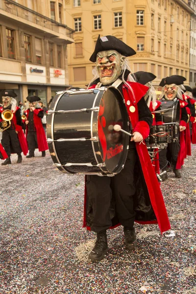 スイスのバーゼル 2019年3月11日 スイスのバーゼルで伝統的なカーニバルの仮面のパレード — ストック写真