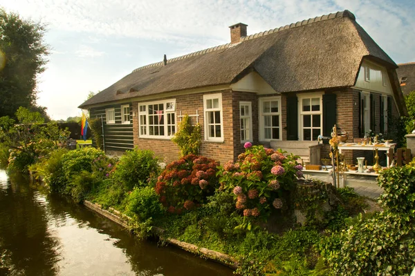 Torn Netherlands Ağustos 2019 Hollanda Daki Giethoorn Köyünün Pitoresk Kanallarının — Stok fotoğraf