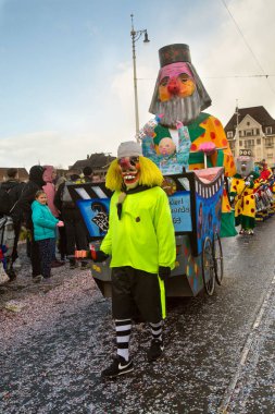 BASEL, SWitzerland, 11 Mart 2019. İsviçre, Basel 'deki geleneksel karnaval maskeleri geçit töreni..