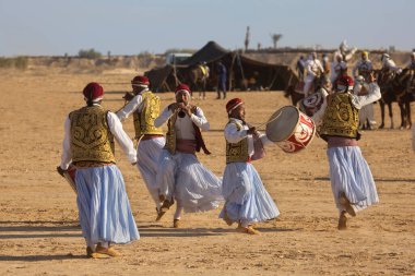 DOUZ, TUNISIA. 20 Aralık 2018 'de. Douz, Tunus 'ta Sahra Festivali.