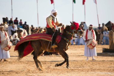 DOUZ, TUNISIA. 22 Aralık 2018 'de. Douz, Tunus 'ta Sahra Festivali.