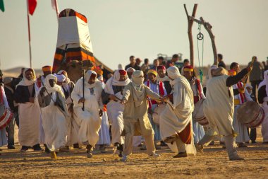 DOUZ, TUNISIA. 22 Aralık 2018 'de. Douz, Tunus 'ta Sahra Festivali.