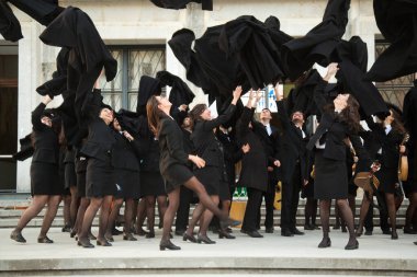 COIMBRA, PORTUGAL, 20 Nisan 2022. Öğrenciler Coimbra Üniversitesi, Portekiz 'de kutlama yapıyorlar..