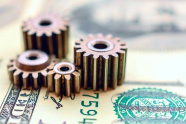 Dolar banknotları üzerinde metal vitesler