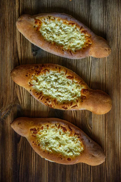 Georgisches Chachapuri Brot Auf Einem Hölzernen Hintergrund — Stockfoto