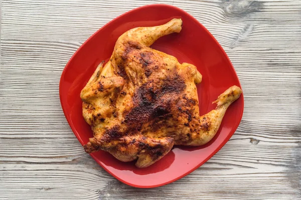 Ayam Tembakau Piring Merah — Stok Foto
