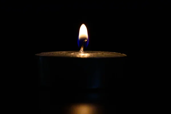 어두운 배경에서 촛불의 — 스톡 사진